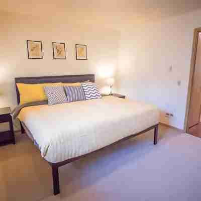 Cozy Bavarian Getaway ~ 5-Star Location ~ Hot Tub! Rooms