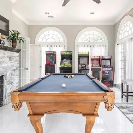 RENOVATED LUXURY 6000 sqft Mansion in Downtown Orlando SLEEP 14 NEAR Theme Parks