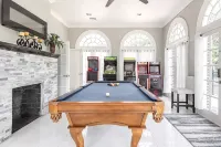 RENOVATED LUXURY 6000 sqft Mansion in Downtown Orlando SLEEP 14 NEAR Theme Parks