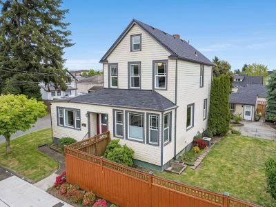 Family compound in North Tacoma! Large house, guest house, game room, koi pond!