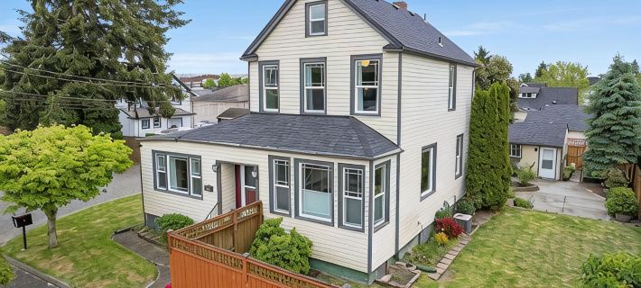 Family compound in North Tacoma!  Large house, guest house, game room, koi pond! Hotels in Tacoma