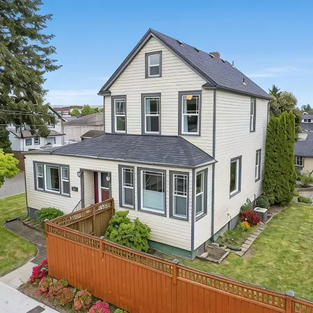 Family compound in North Tacoma! Large house, guest house, game room, koi pond!