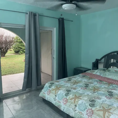 NEWLY RENOVATED Ocean Front 2 bedroom/ 2 bath, pristine water, divers paradise.