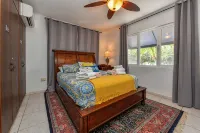 Luxury pool villa totally private backyard - 5 minutes to the beach! - Private Pools