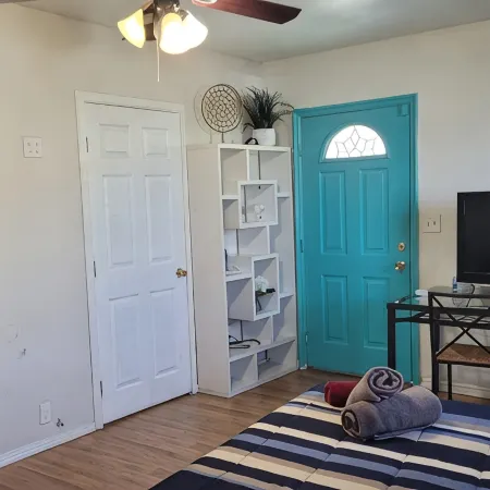 Cozy Studio Retreat, centrally located, with WiFi and AC