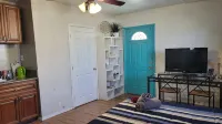 Cozy Studio Retreat, centrally located, with WiFi and AC - 2-Star