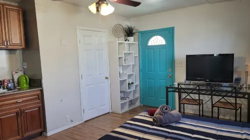 Cozy Studio Retreat, centrally located, with WiFi and AC