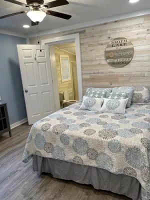 Smith Lake Vacation Rental - Homestays