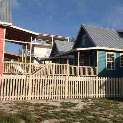 Turtle Cottage with a pool Hotel Exterior
