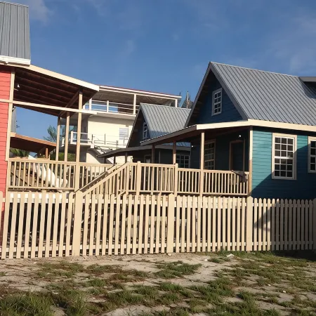 Turtle Cottage with a pool