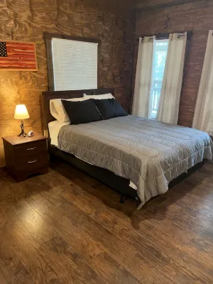 The Texas Rig - Cabin on Caddo Lake - Feriehus