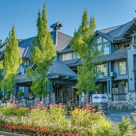 Modern and Cozy 2bed/2bath Ski In-Ski Out in Quiet Upper Village