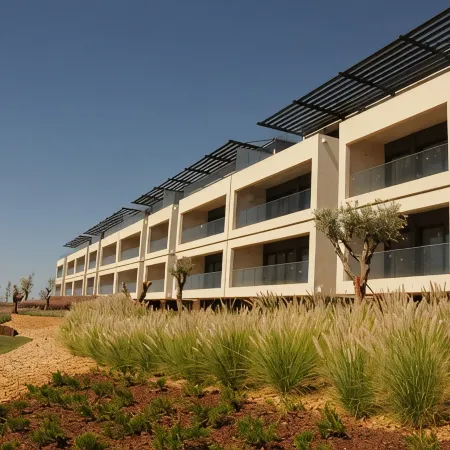 1 bedroom apartment in the Algarve overlooking the ria and the sea with garden and pool