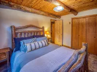 The Big Buffalo sleeps 15 with Hot Tub - Wifi