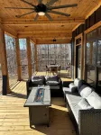 Stunning 4-bedroom house with amazing outdoor space and dock in Double Springs. - 4성급