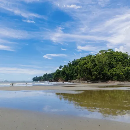 Ocean view home in Dominical w/ pool & WiFi / 8p