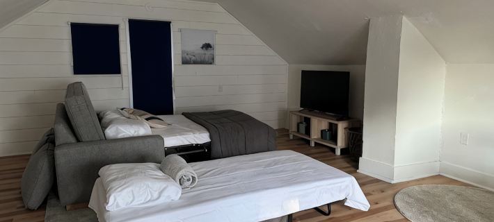 Lovely house off Main Street Hotels in Hamilton