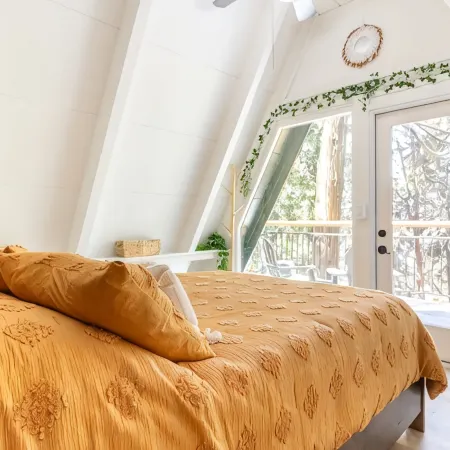 Cozy A-Frame High in The Tree Tops