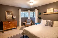 STUNNING VIEWS, CRISP IMMACULATE MOUNTAIN TOP HOME WITH HOT TUB - Balkoner