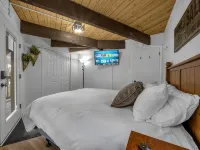 Slopeside Beech Mtn - Ski-in/Ski-Out - Beat the Heat - Biking + Mountain Views - balcony