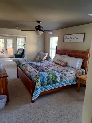 Captain Bob's Lake House - 3-Star