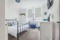 Sea Breeze-Cliff Terrace -Hunstanton. 3 Bedroom Apartment -Sea View - WiFi