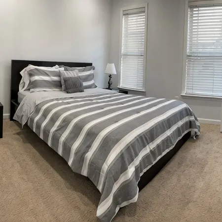 King Bed BeautifulTownhouse 3 Bedrooms 2.5 Bathrooms With FreeParking