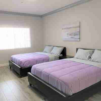Affordable Vacation Home near DisneyLand & Beaches Rooms