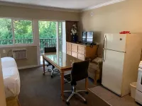Okanagan Royal Park Inn by Elevate Rooms - 2-Star