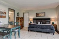 PETS, large fenced yard, full kitchen, 6 min to A-ville. - Wifi