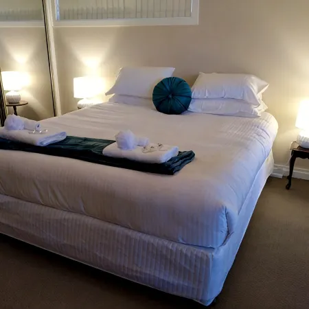 Great for couples + walk to cellar doors