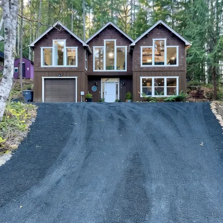 Lake Cushman Escape: Kayaks & Arcade, Pet Friendly Stay with a EV Charger!