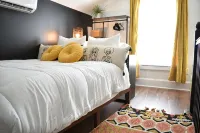 TINY WONDER guesthouse near town square - 4성급
