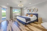 Paradise Lux Waterfront Villa/ Ocean Access w Boat & Jet Ski Rental - Homestays