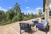 Watching Wildlife: Private Oasis for 4 w/ Patio, BBQ & Parking. Step Inside! - Boutique