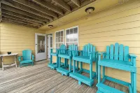 Galveston Beach House - 4Br Sleeps 12 - Steps to Gulf - Pets OK - อ่างจากุชชี่