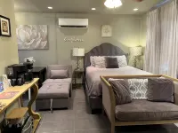 The Palace Cottage w/private Hot tub - 3성급