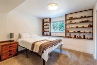 Wilderness Haven with Hot Tub in Franktown - 4성급