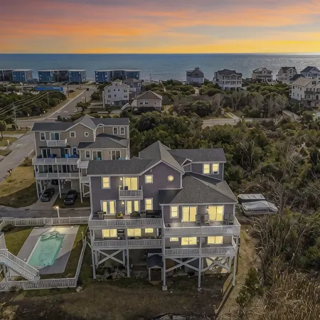 4BR/4BA - pool, elevator, deeded beach access, 2 king suites & AMAZING views!