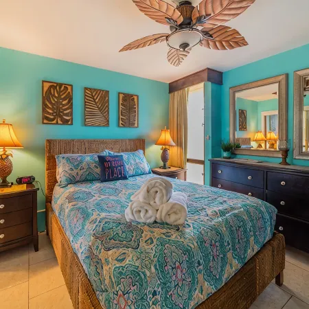 M.Vista Bldg. 2-Immaculate Updated Quiet Classy- across from Charley Young Beach