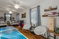 Newly Renovated 4BR Beach Retreat: Walk to beach,Games, Pet Friendly, Near DT - 3-Star