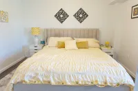 4 Bed, 2.5 Bath, 3 KING BEDS on a Private Lake with Dock!  Family Friendly - 무료 와이파이