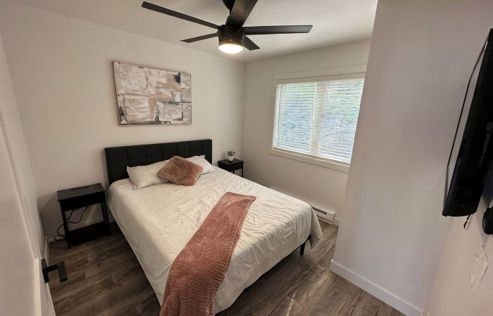 Fern Beach Hideaway Beautiful New Build Lakefront property-Pet Friendly
