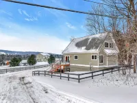 Mountain Cabin overlooking Boyne near Nubs W/ Hot Tub - Wifi