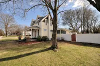Romantic Historic Cottage in the Ozarks! - Homestays