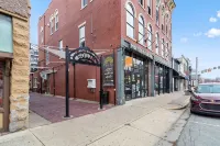 Welcome to the Boar's Nest, walking distance to Noblesville town square - 4-Star