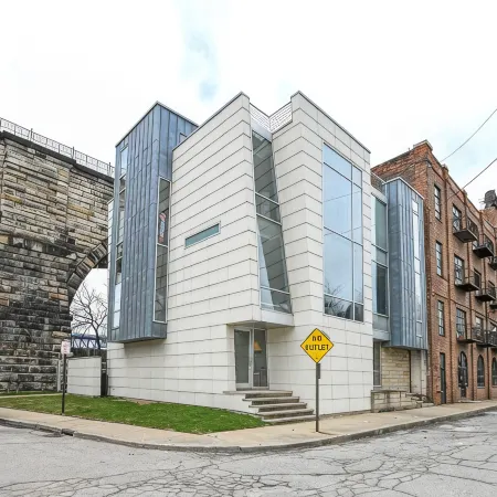 Modern Home in Heart of Cleveland Flats with Stunnnig Views of Cuyahoga River