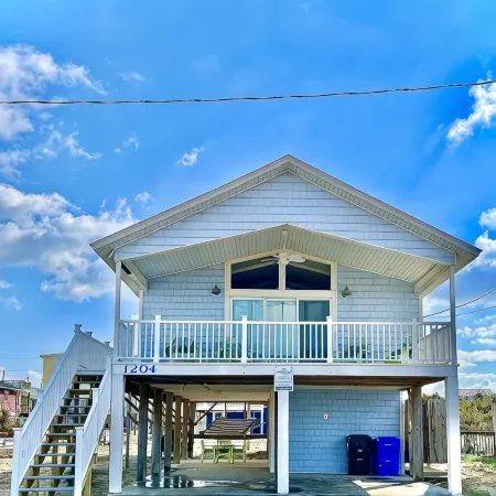Pets OK Beach Home+Short Walk Beach Access+Views!! Recent Updates & Upgrades