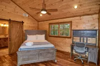 Spacious Mountain Cabin w/Mountain Views, Hot Tub & Game Room! - vue sur la montagne