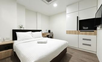 Aura Hotel Mackenzie, 11 Hrs, Stay From 10PM - 9AM